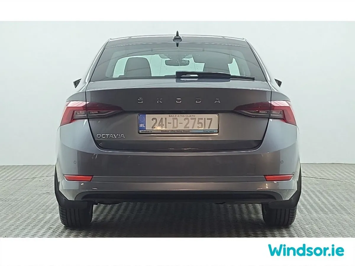 Skoda Octavia Saloon, Diesel, 2024, Grey