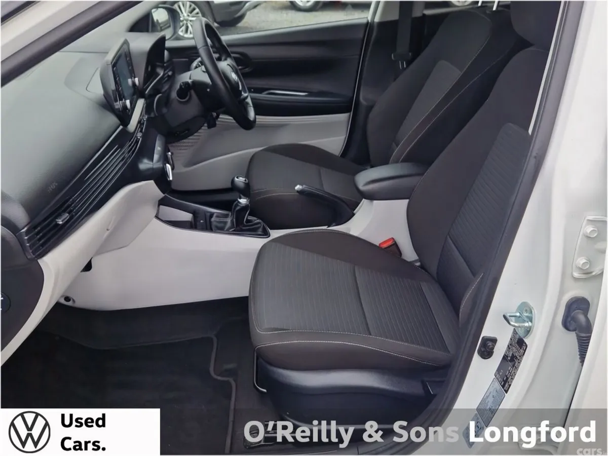 Hyundai i20 Hatchback, Petrol, 2024, White