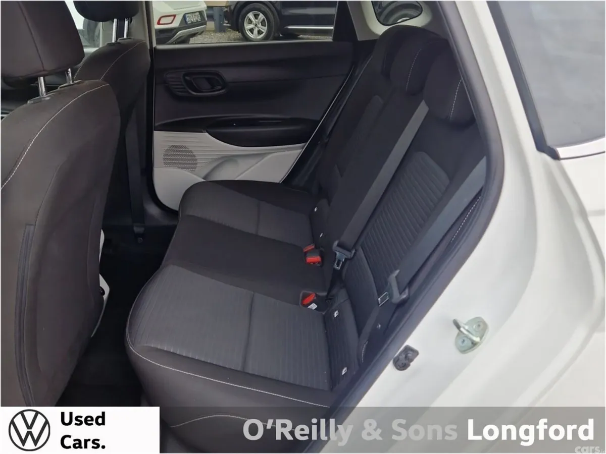 Hyundai i20 Hatchback, Petrol, 2024, White