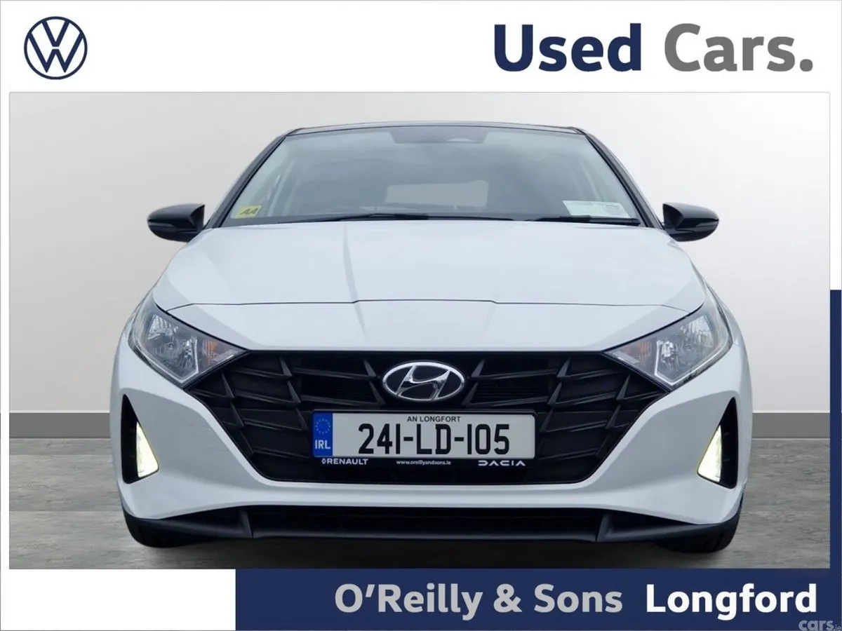 Hyundai i20 Hatchback, Petrol, 2024, White