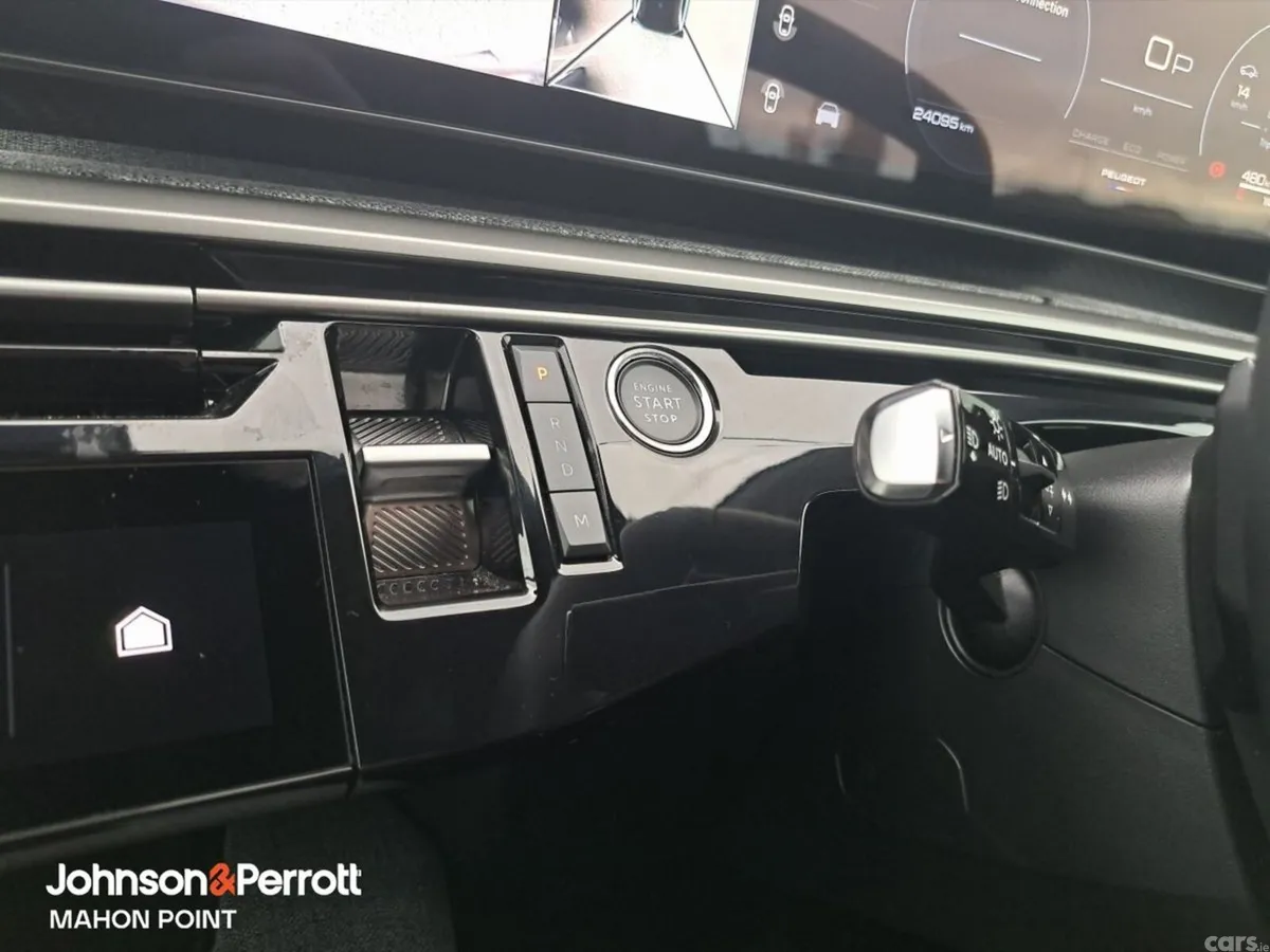 Peugeot 5008 MPV, Petrol, 2026, Grey