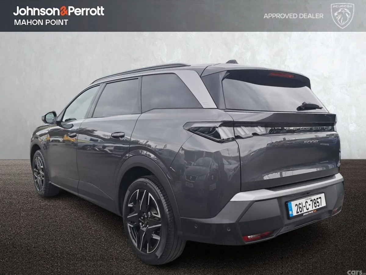 Peugeot 5008 MPV, Petrol, 2026, Grey