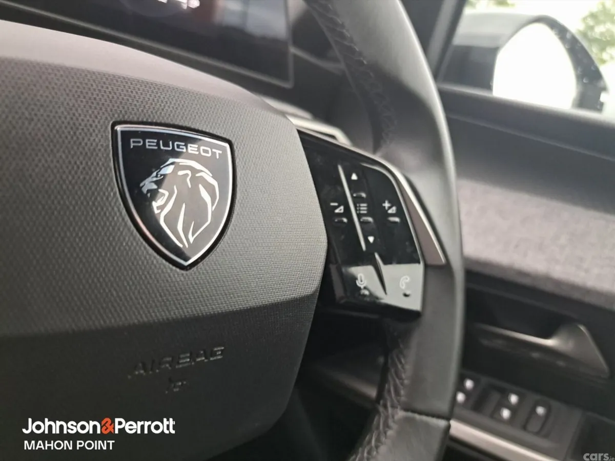 Peugeot 5008 MPV, Petrol, 2026, Grey