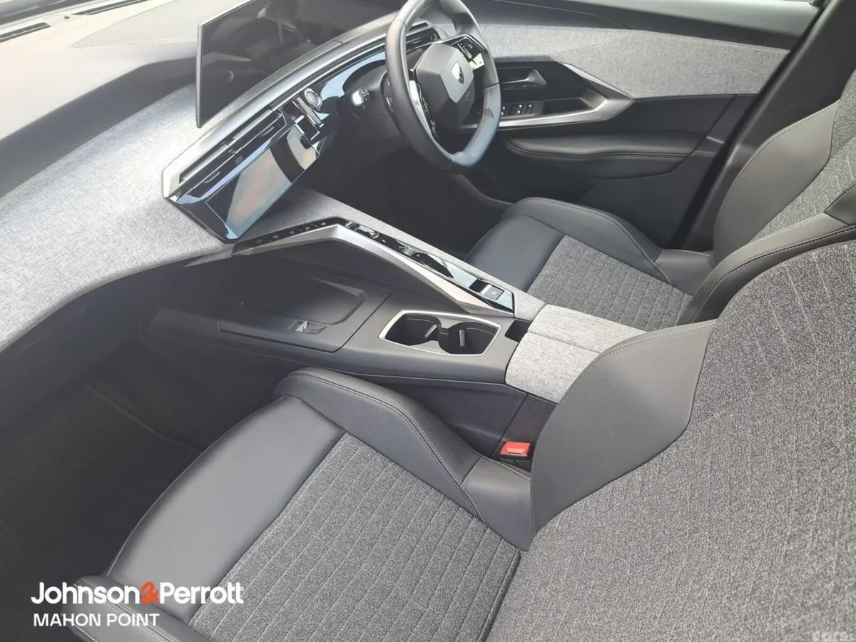 Peugeot 5008 MPV, Petrol, 2026, Black