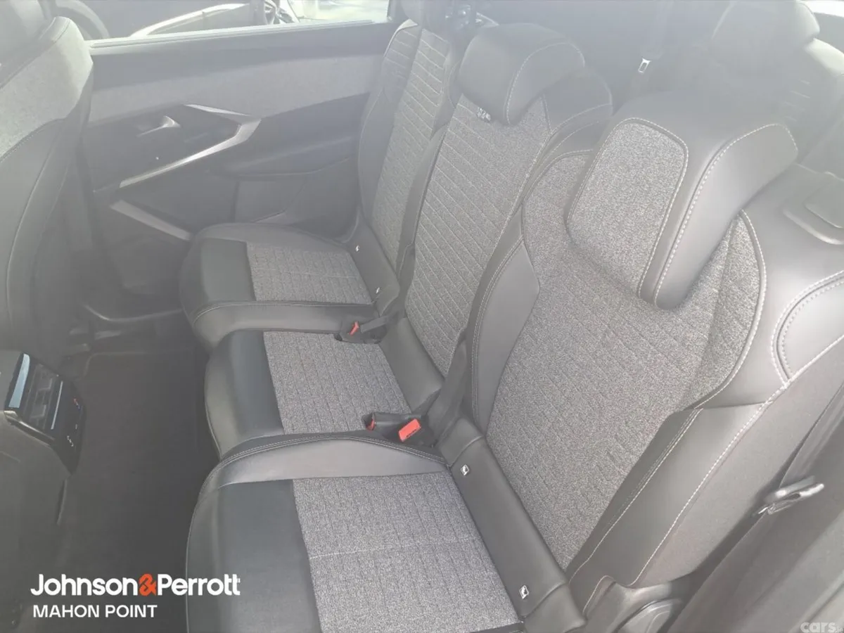 Peugeot 5008 MPV, Petrol, 2026, Black