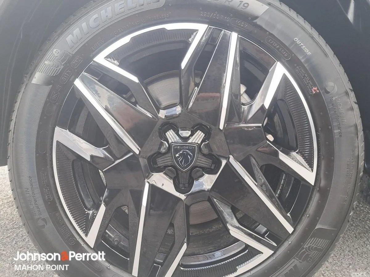 Peugeot 5008 MPV, Petrol, 2026, Black