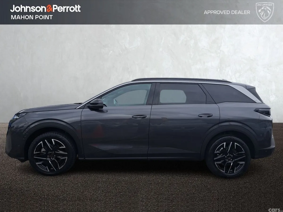 Peugeot 5008 MPV, Petrol, 2026, Grey