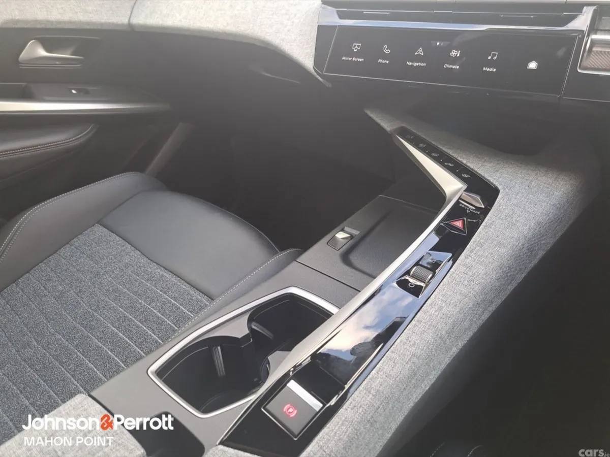 Peugeot 5008 MPV, Petrol, 2026, Black