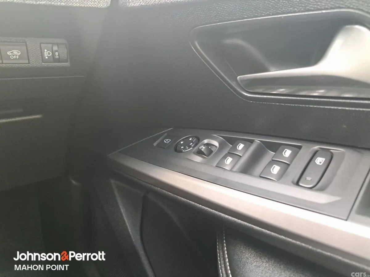 Peugeot 5008 MPV, Petrol, 2026, Black