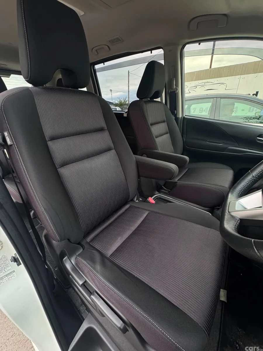 Nissan Serena MPV, Petrol Hybrid, 2019, White