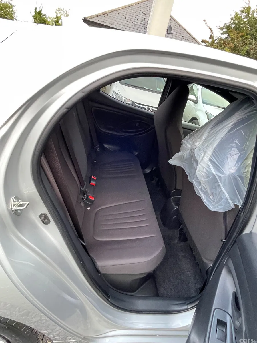 Toyota Yaris Hatchback, Petrol Hybrid, 2021, Silver
