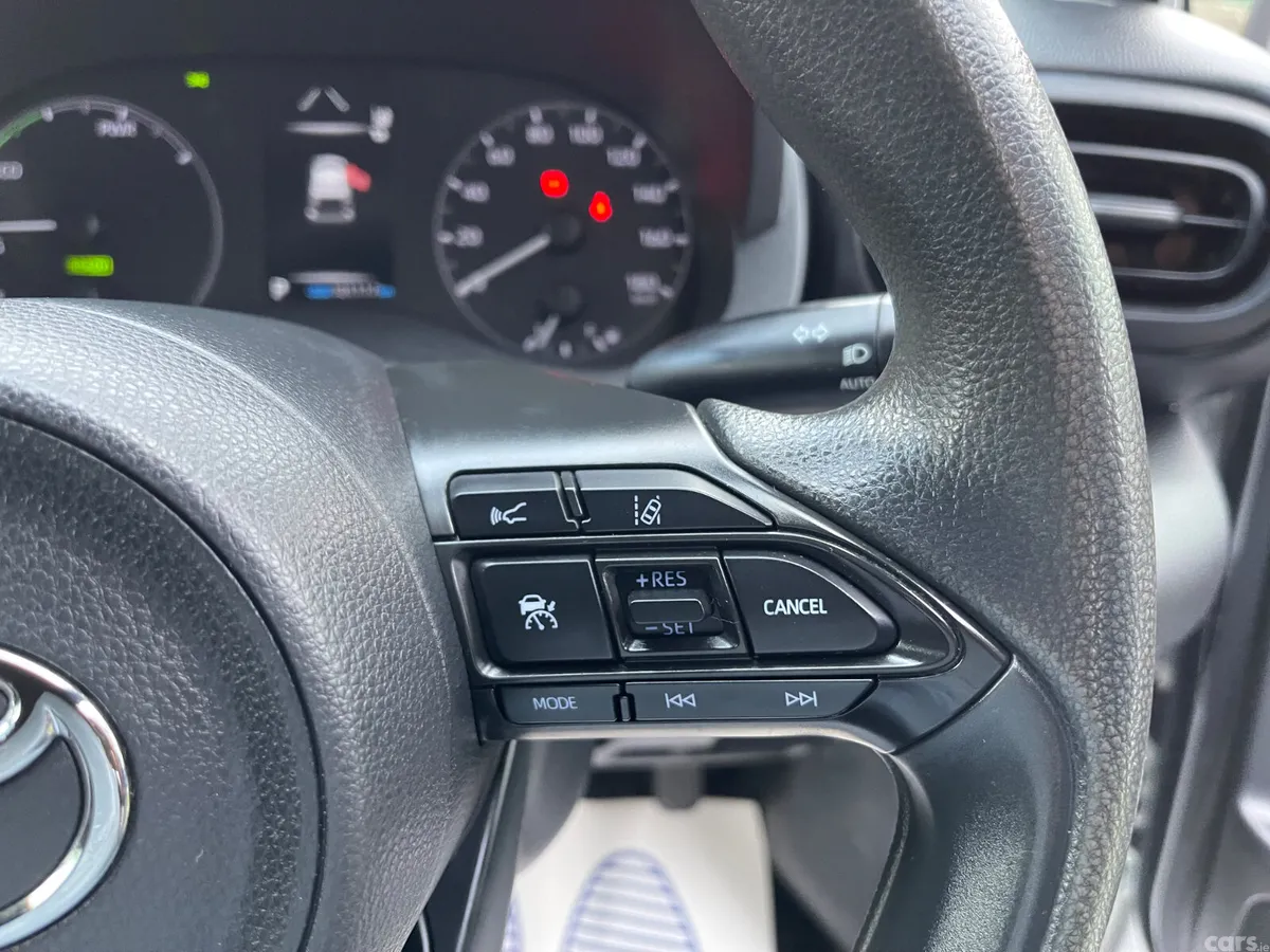 Toyota Yaris Hatchback, Petrol Hybrid, 2021, Silver