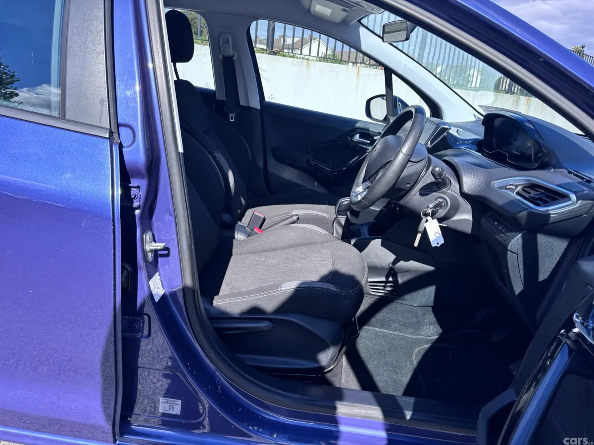 Peugeot 208 Hatchback, Diesel, 2017, Blue