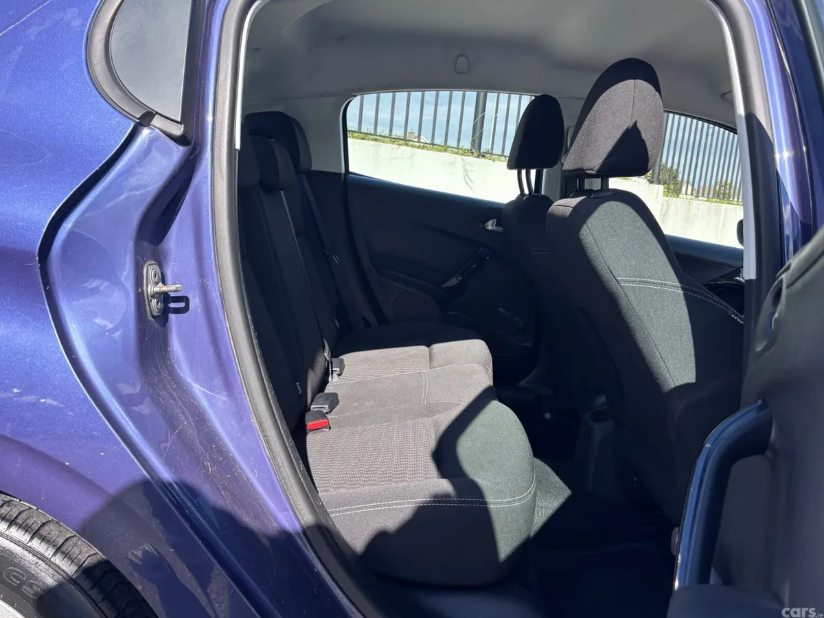 Peugeot 208 Hatchback, Diesel, 2017, Blue
