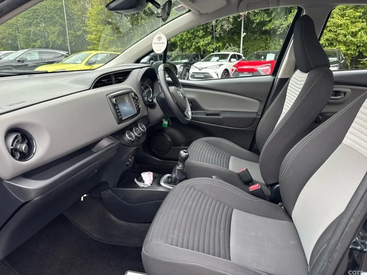 Toyota Yaris Hatchback, Petrol, 2018, Black