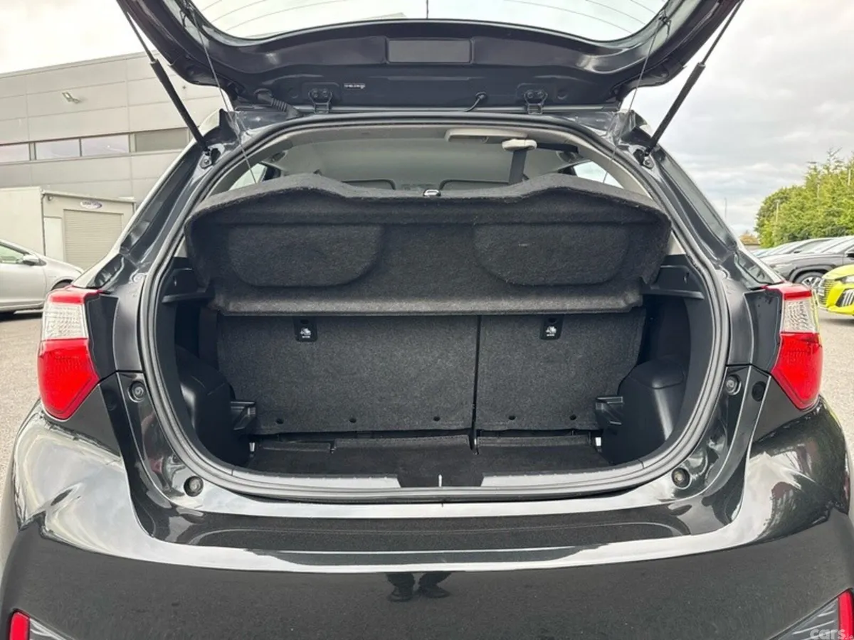 Toyota Yaris Hatchback, Petrol, 2018, Black