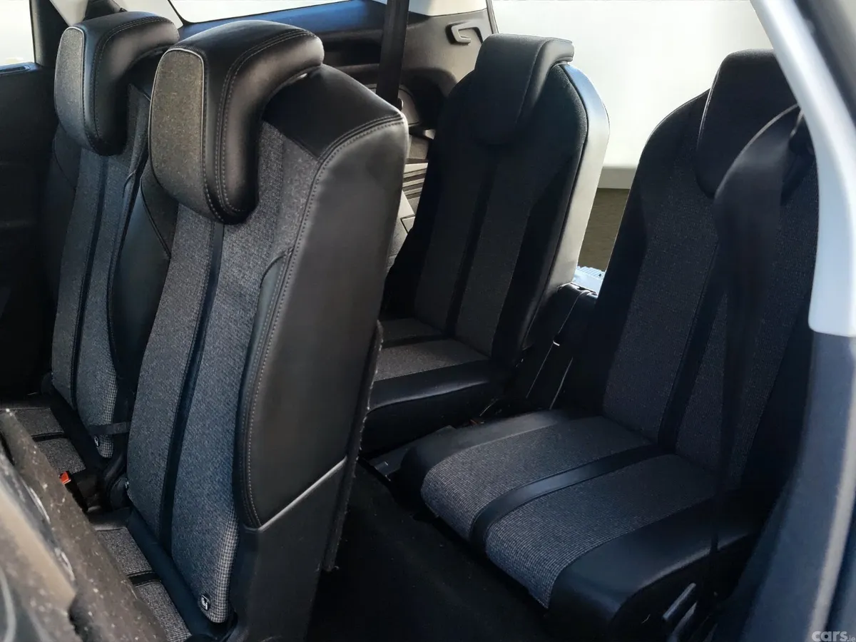Peugeot 5008 MPV, Diesel, 2019, Blue