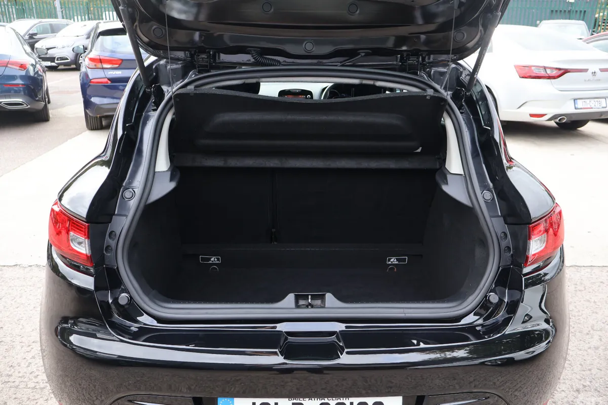 Renault Clio Hatchback, Petrol, 2018, Black