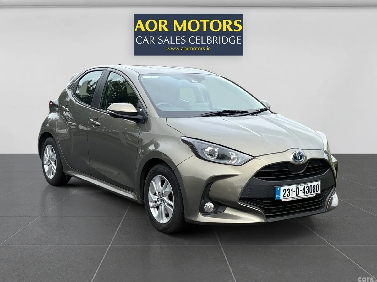 Toyota Yaris Hatchback, Petrol Hybrid, 2023, Green