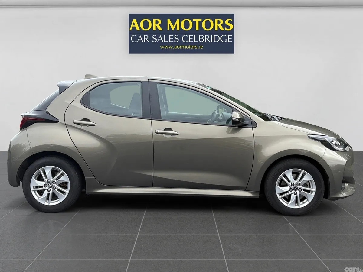 Toyota Yaris Hatchback, Petrol Hybrid, 2023, Green