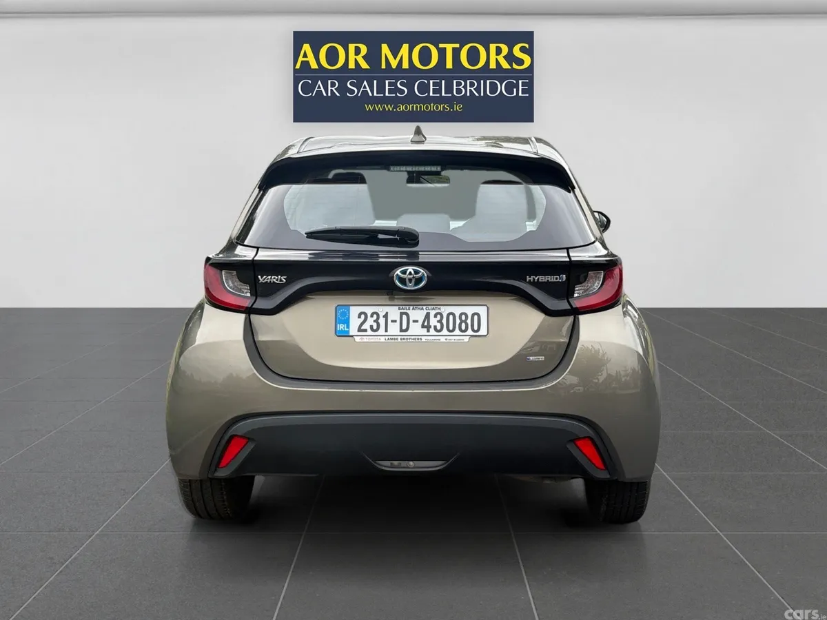 Toyota Yaris Hatchback, Petrol Hybrid, 2023, Green