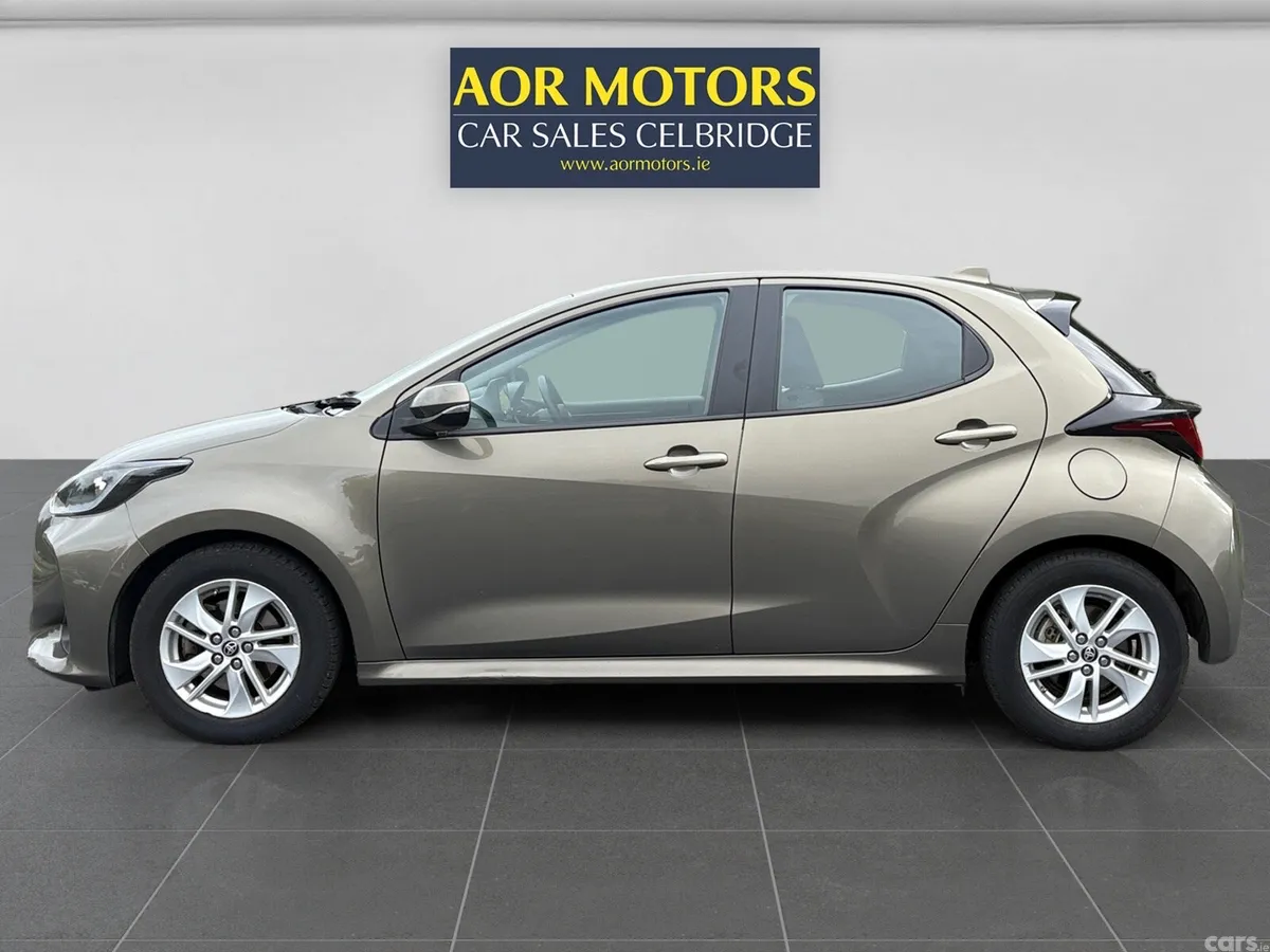 Toyota Yaris Hatchback, Petrol Hybrid, 2023, Green