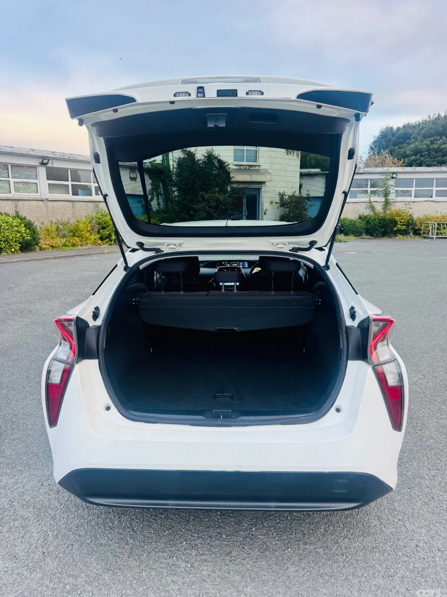 Toyota Prius Hatchback, Petrol Hybrid, 2018, Grey