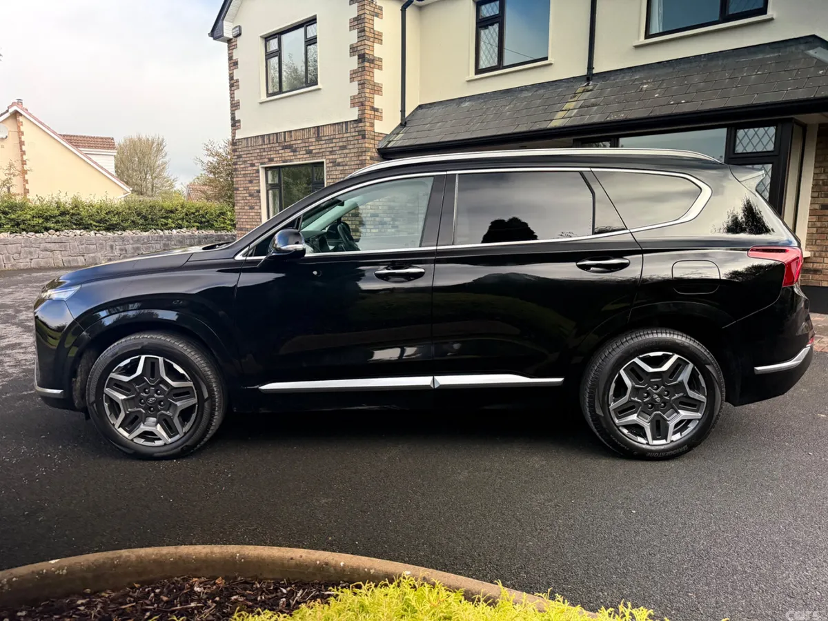 Hyundai Santa Fe SUV, Petrol Plug-in Hybrid, 2023, Black