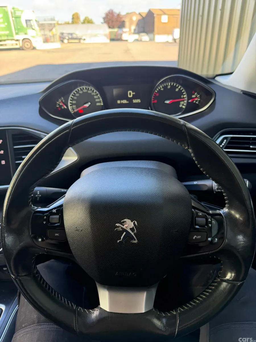 Peugeot 308 Hatchback, Diesel, 2014, Grey