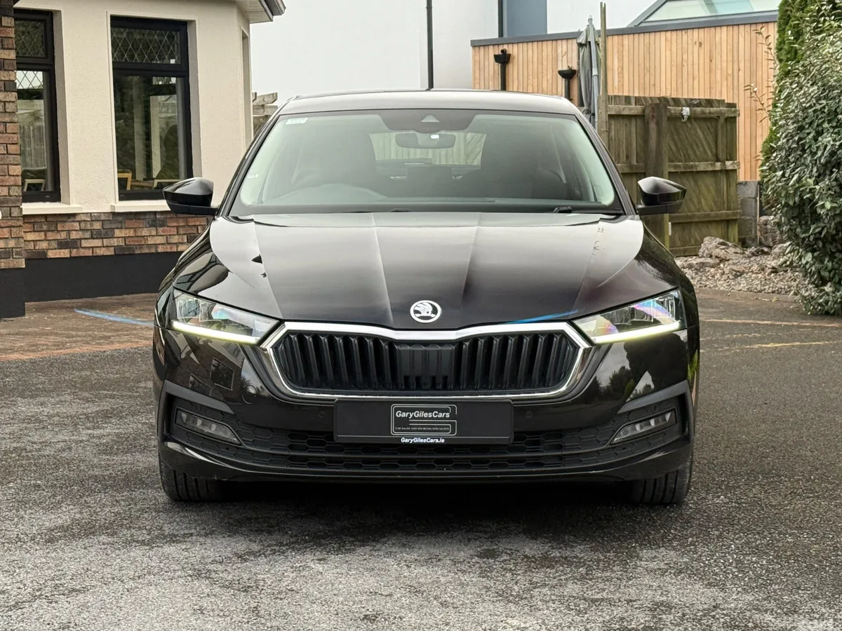 Skoda Octavia Saloon, Diesel, 2023, Black