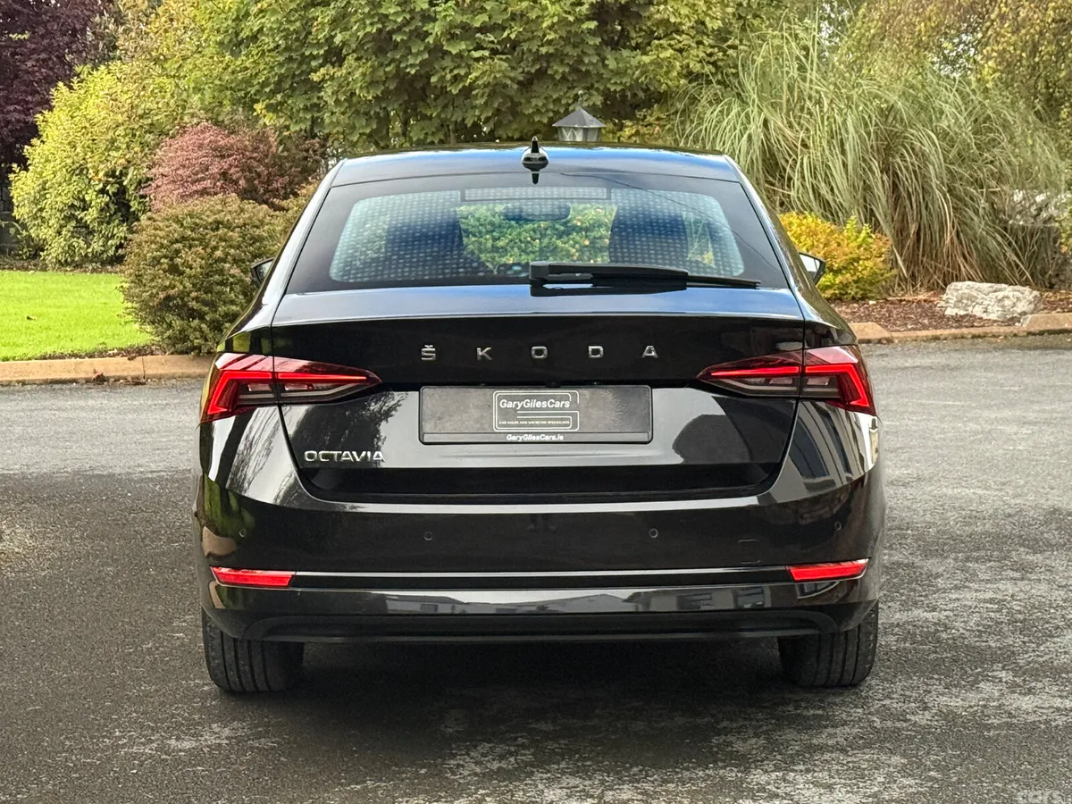 Skoda Octavia Saloon, Diesel, 2023, Black