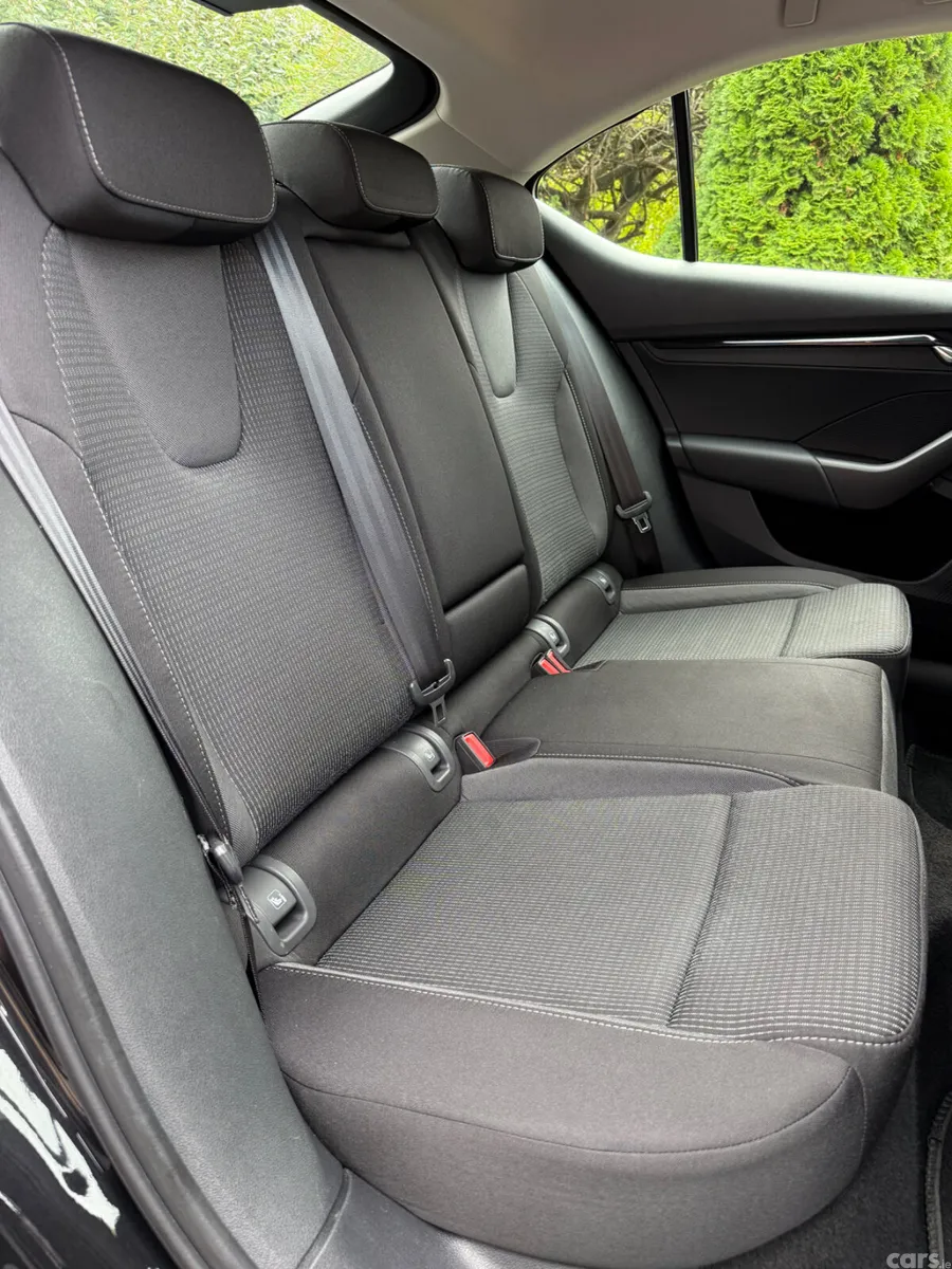 Skoda Octavia Saloon, Diesel, 2023, Black