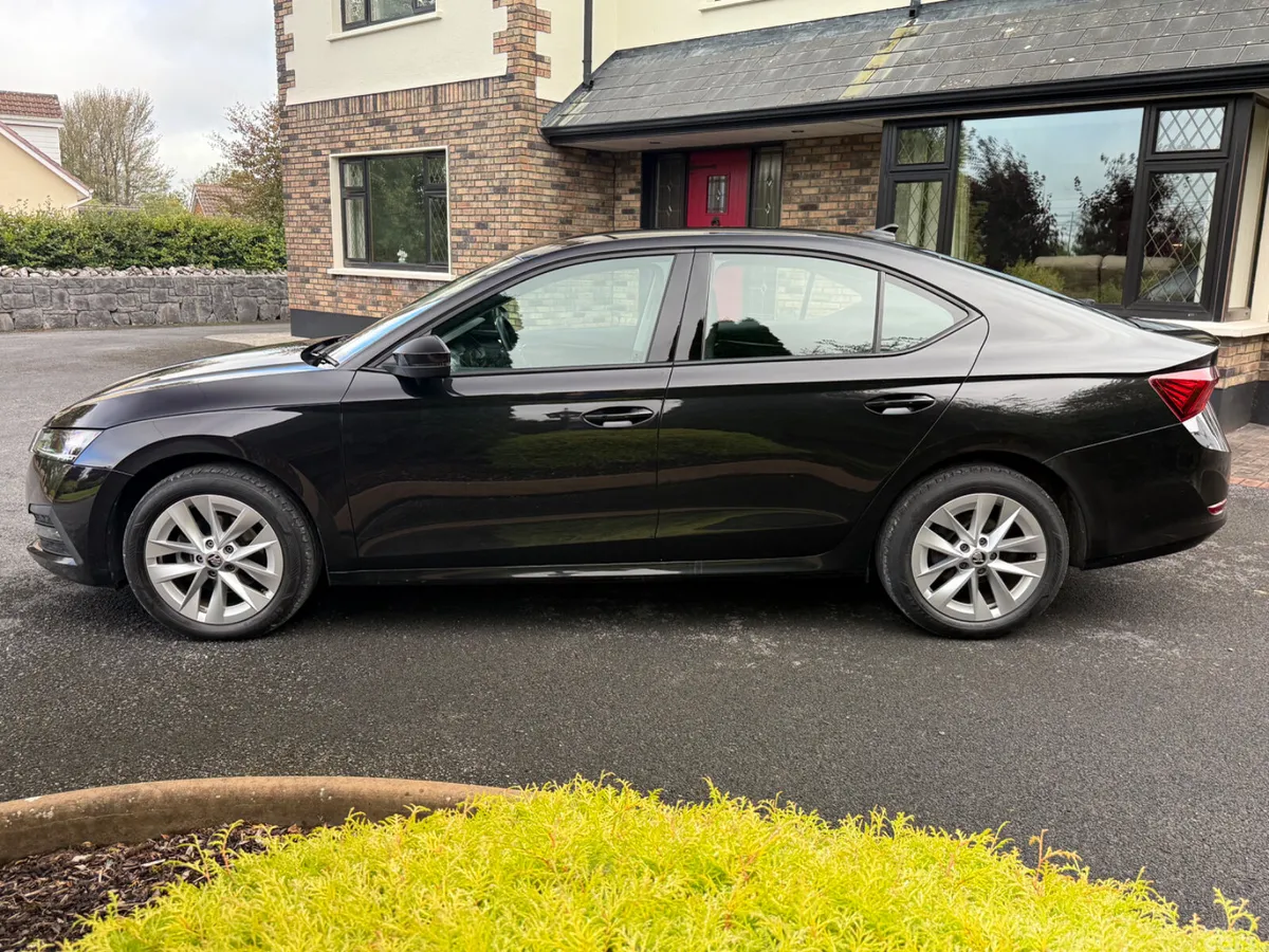 Skoda Octavia Saloon, Diesel, 2023, Black