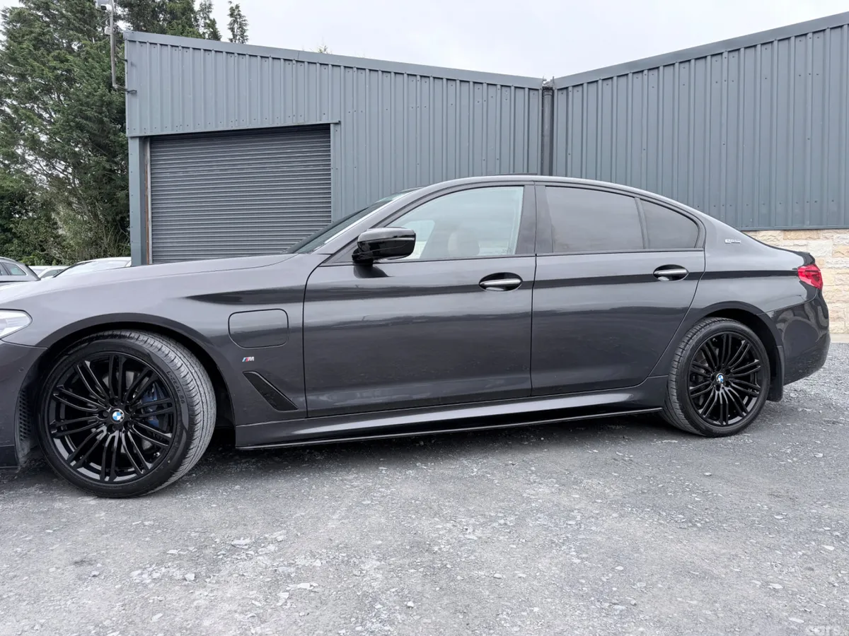 BMW 5-Series Saloon, Petrol Plug-in Hybrid, 2017, Grey