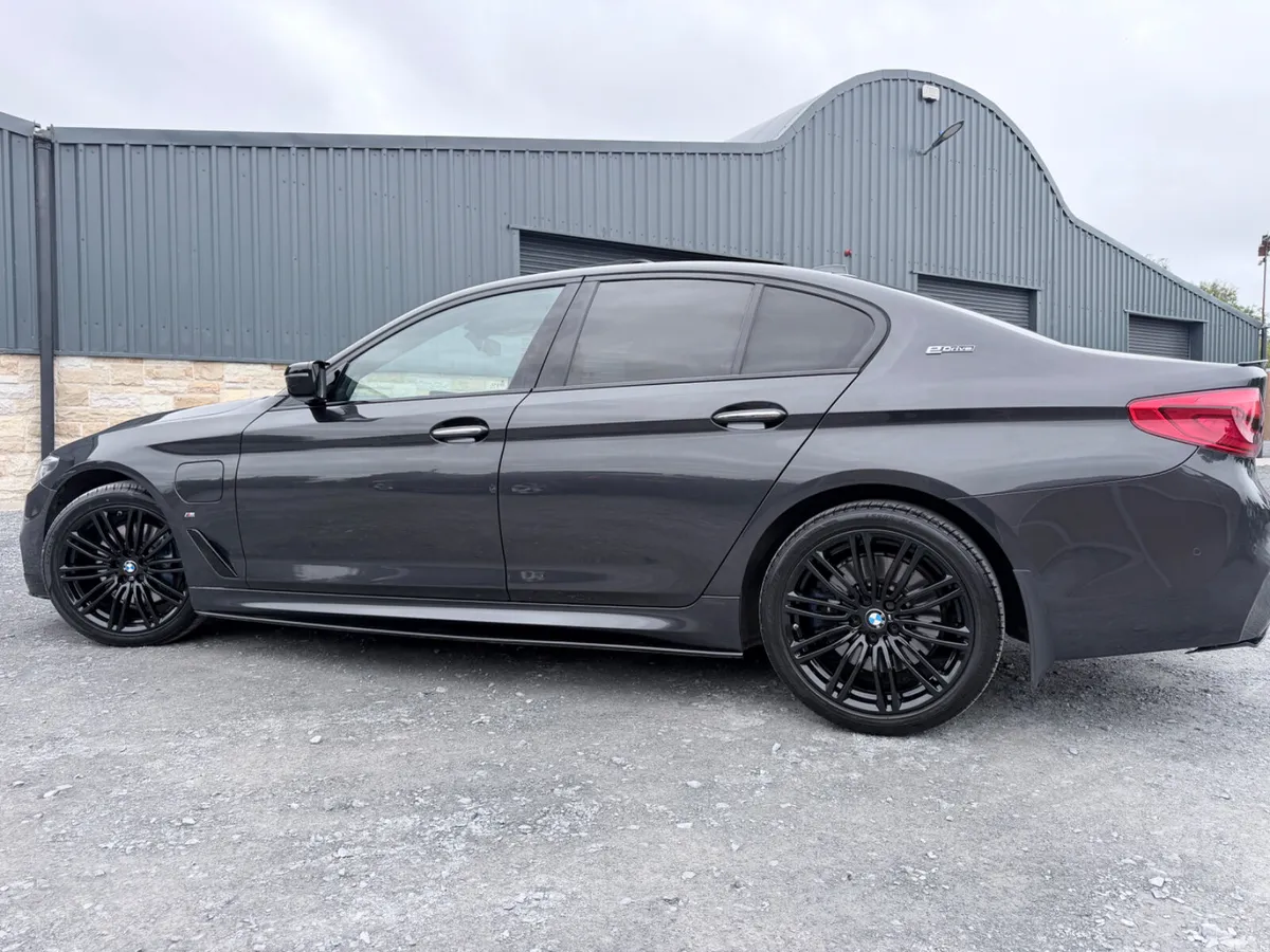 BMW 5-Series Saloon, Petrol Plug-in Hybrid, 2017, Grey