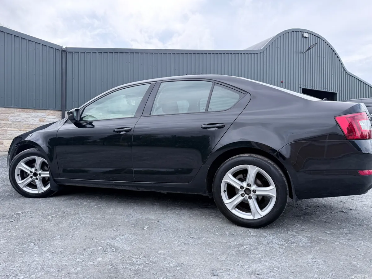 Skoda Octavia Saloon, Diesel, 2016, Black