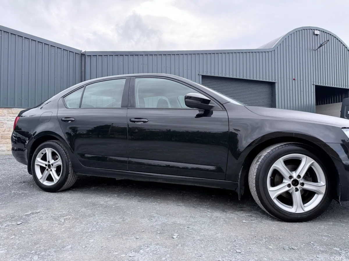 Skoda Octavia Saloon, Diesel, 2016, Black