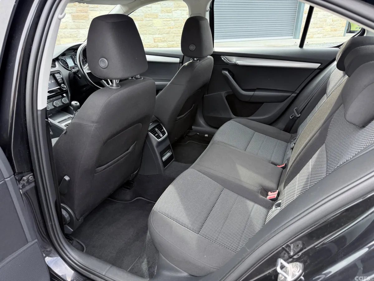 Skoda Octavia Saloon, Diesel, 2016, Black