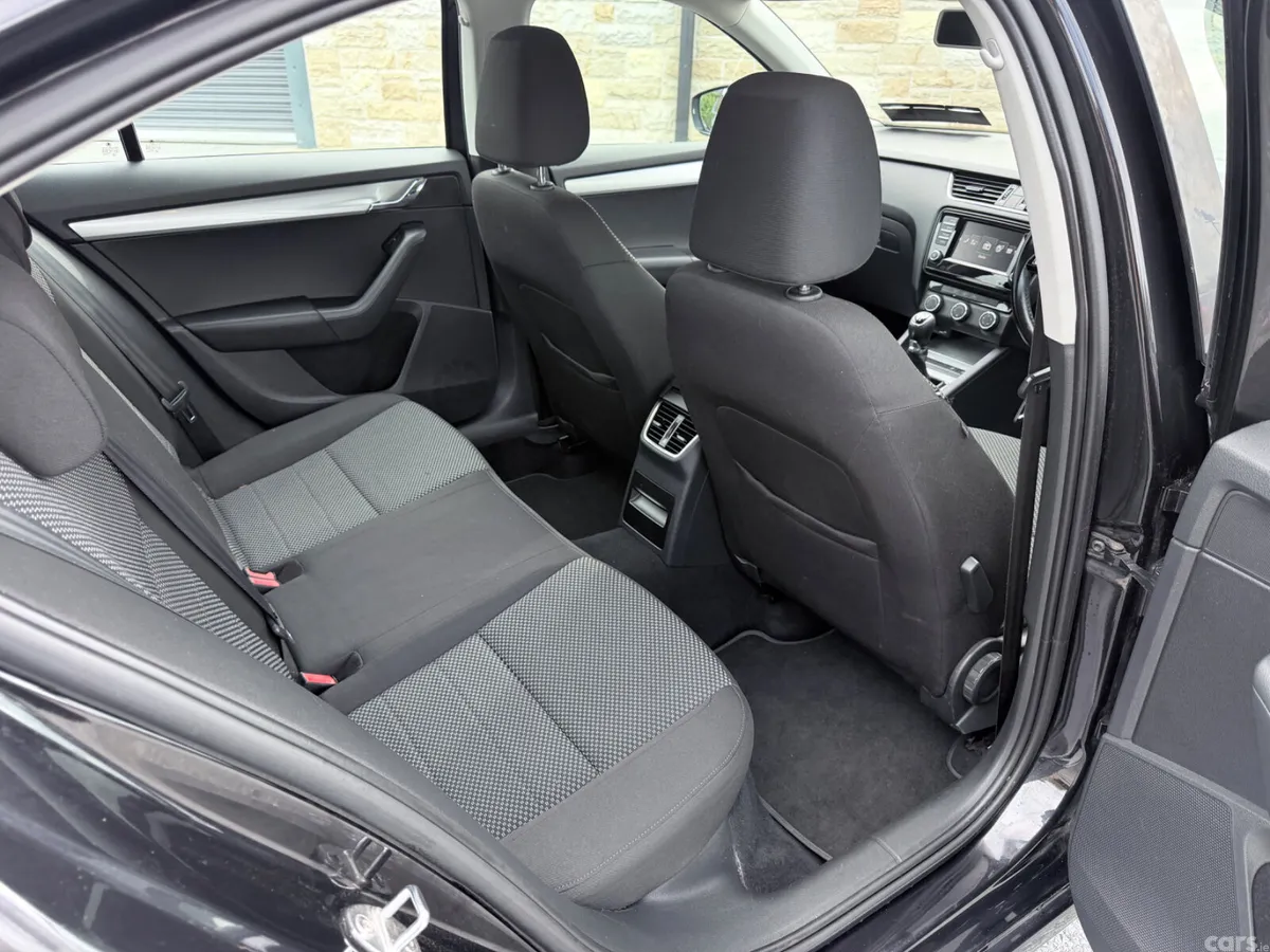 Skoda Octavia Saloon, Diesel, 2016, Black