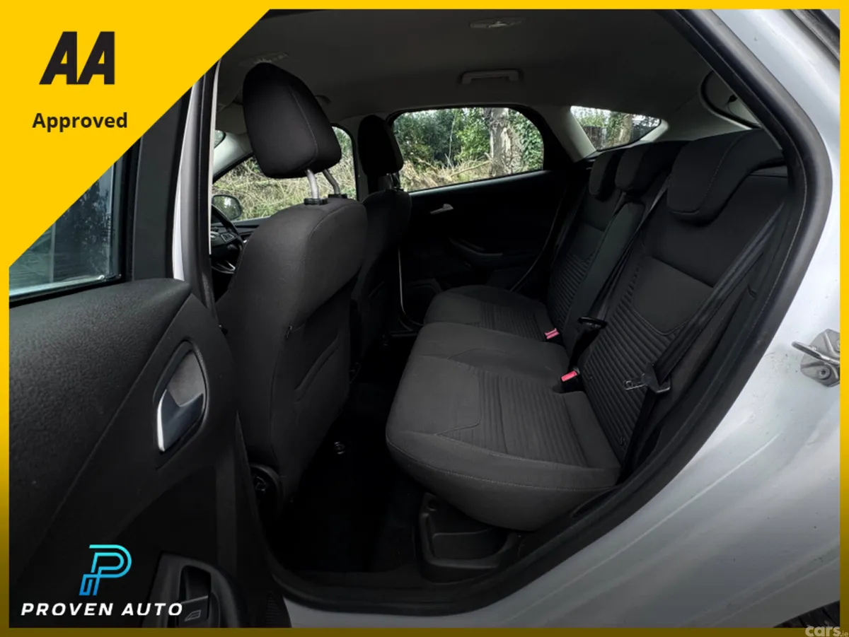 Ford Focus Hatchback, Petrol, 2015, White