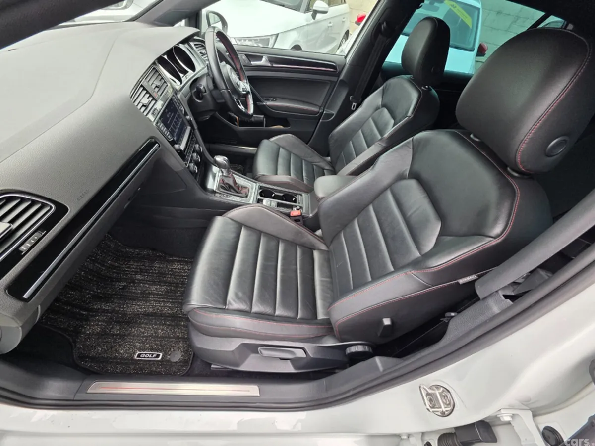 Volkswagen Golf Hatchback, Petrol, 2014, White
