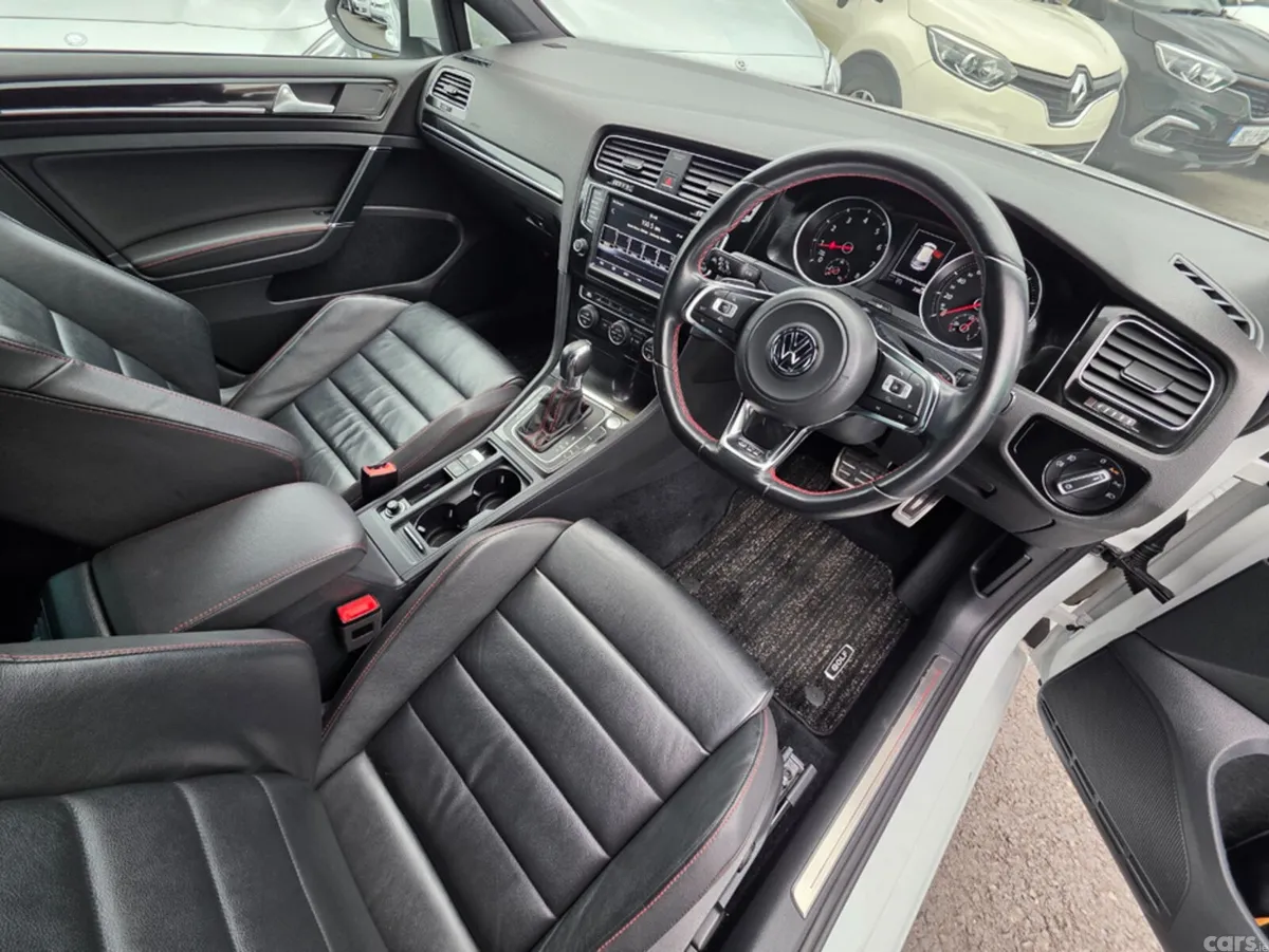 Volkswagen Golf Hatchback, Petrol, 2014, White