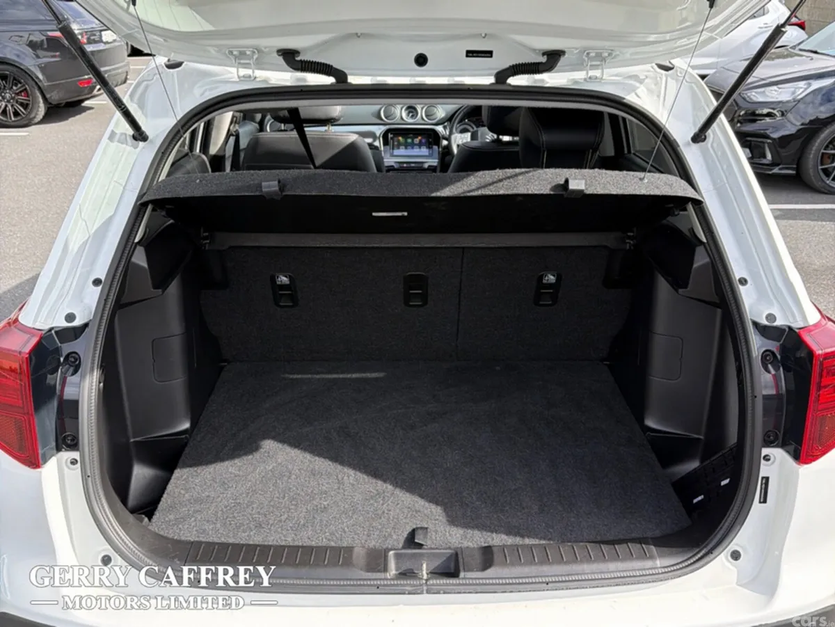 Suzuki Vitara SUV, Petrol Hybrid, 2021, White
