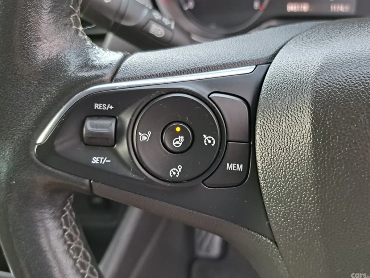 Opel Crossland SUV, Petrol, 2022, Red