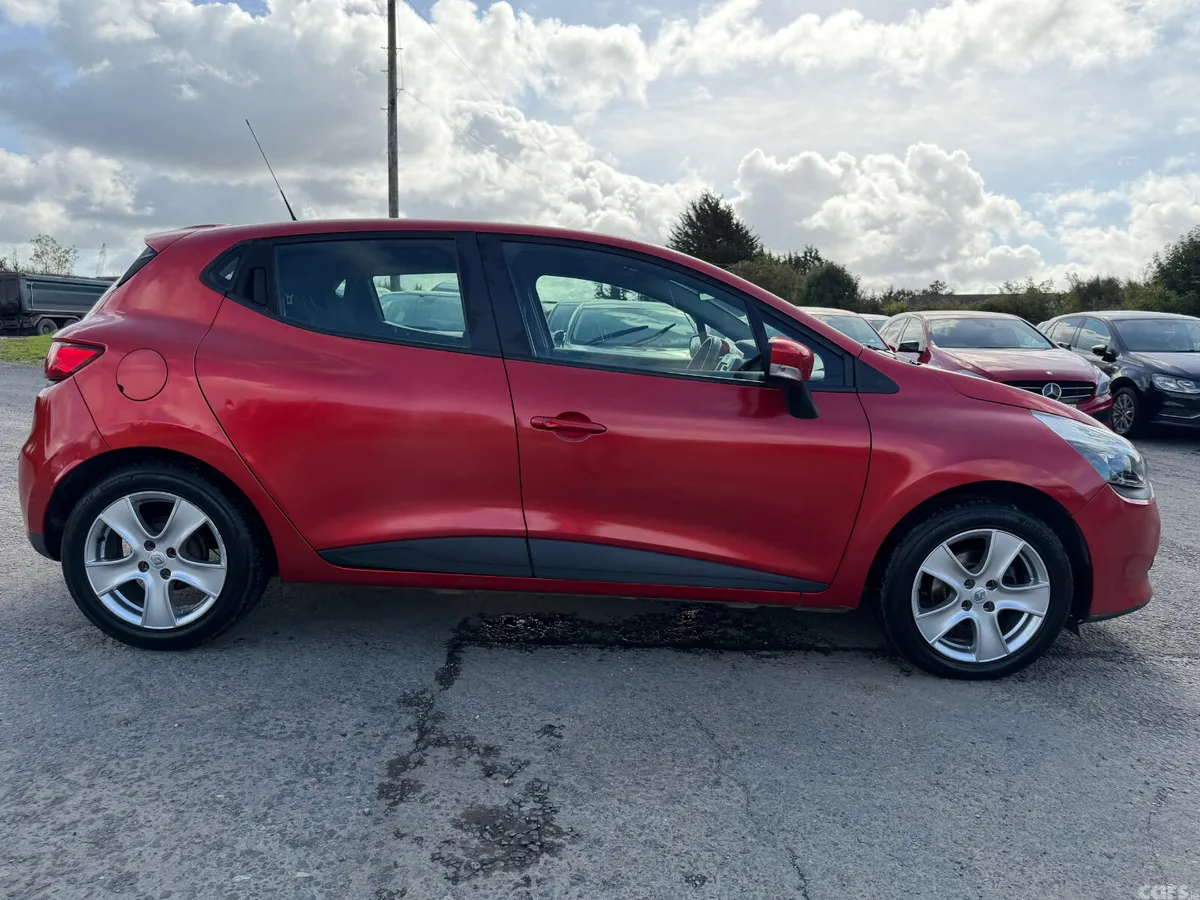 Renault Clio Hatchback, Petrol, 2015, Red