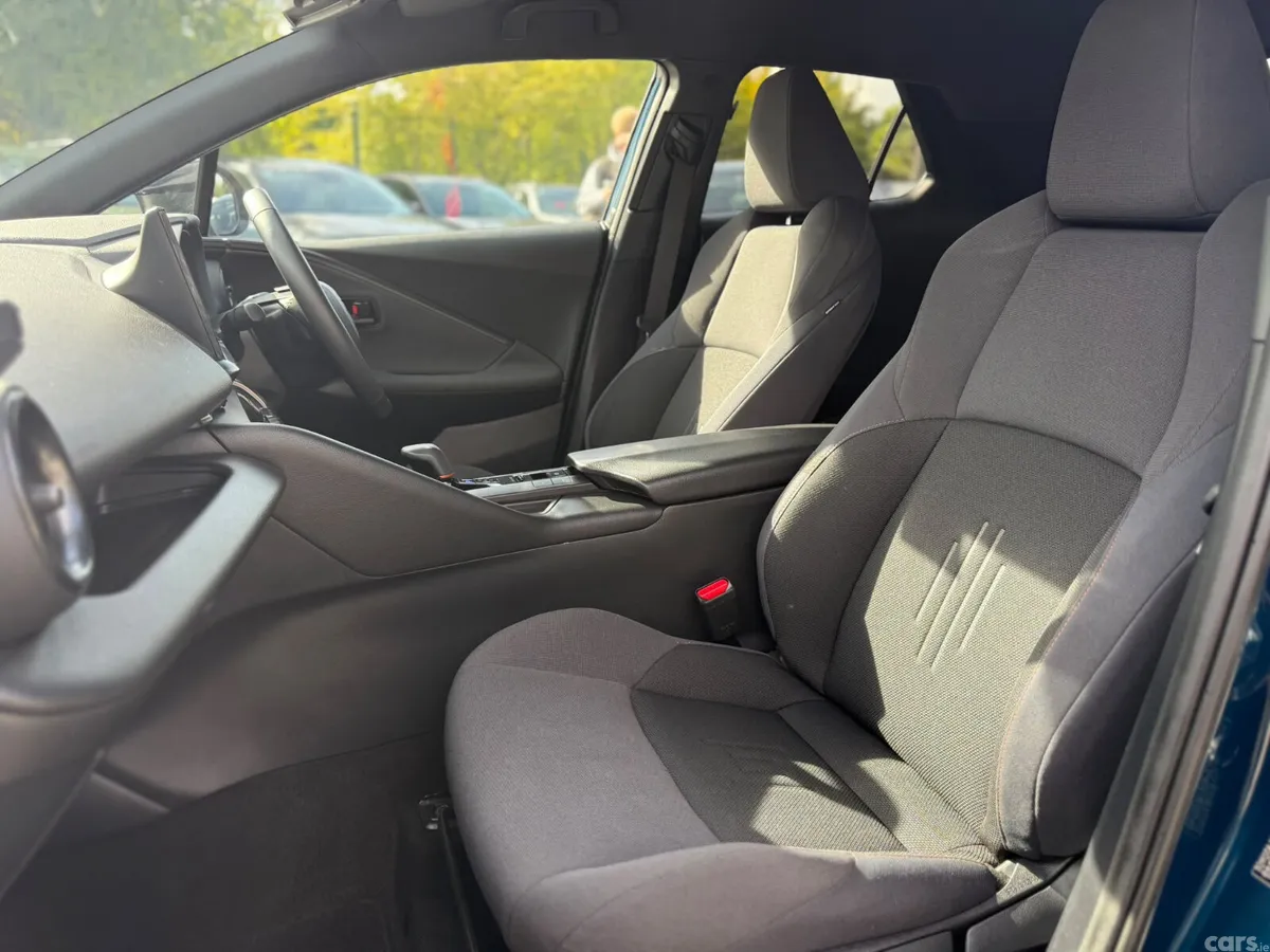 Toyota C-HR SUV, Petrol Plug-in Hybrid, 2024, Blue