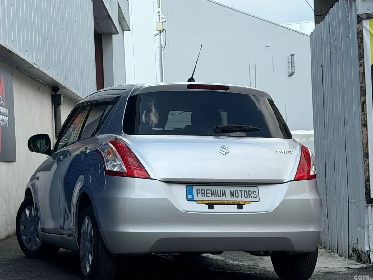 Suzuki Swift Hatchback, Petrol, 2016, Silver