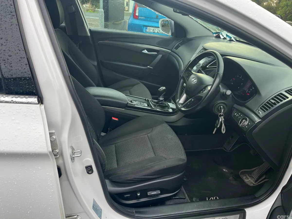 Hyundai i40 Saloon, Diesel, 2016, White