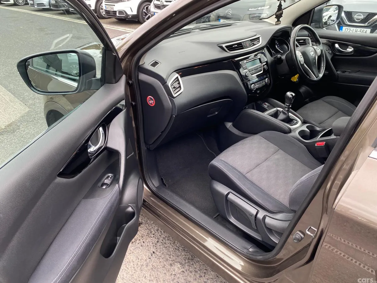 Nissan Qashqai Hatchback, Diesel, 2015, Brown