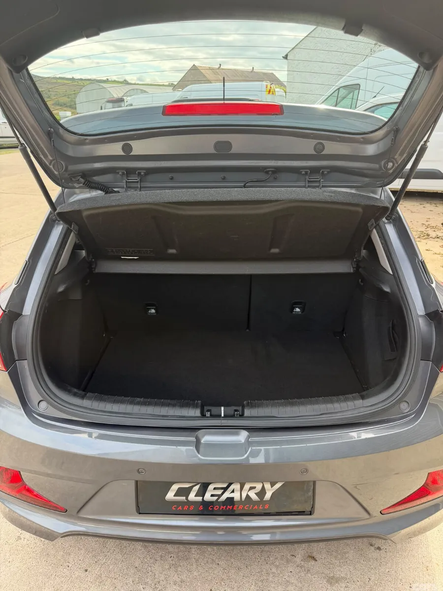 Hyundai i20 Hatchback, Petrol, 2015, Grey